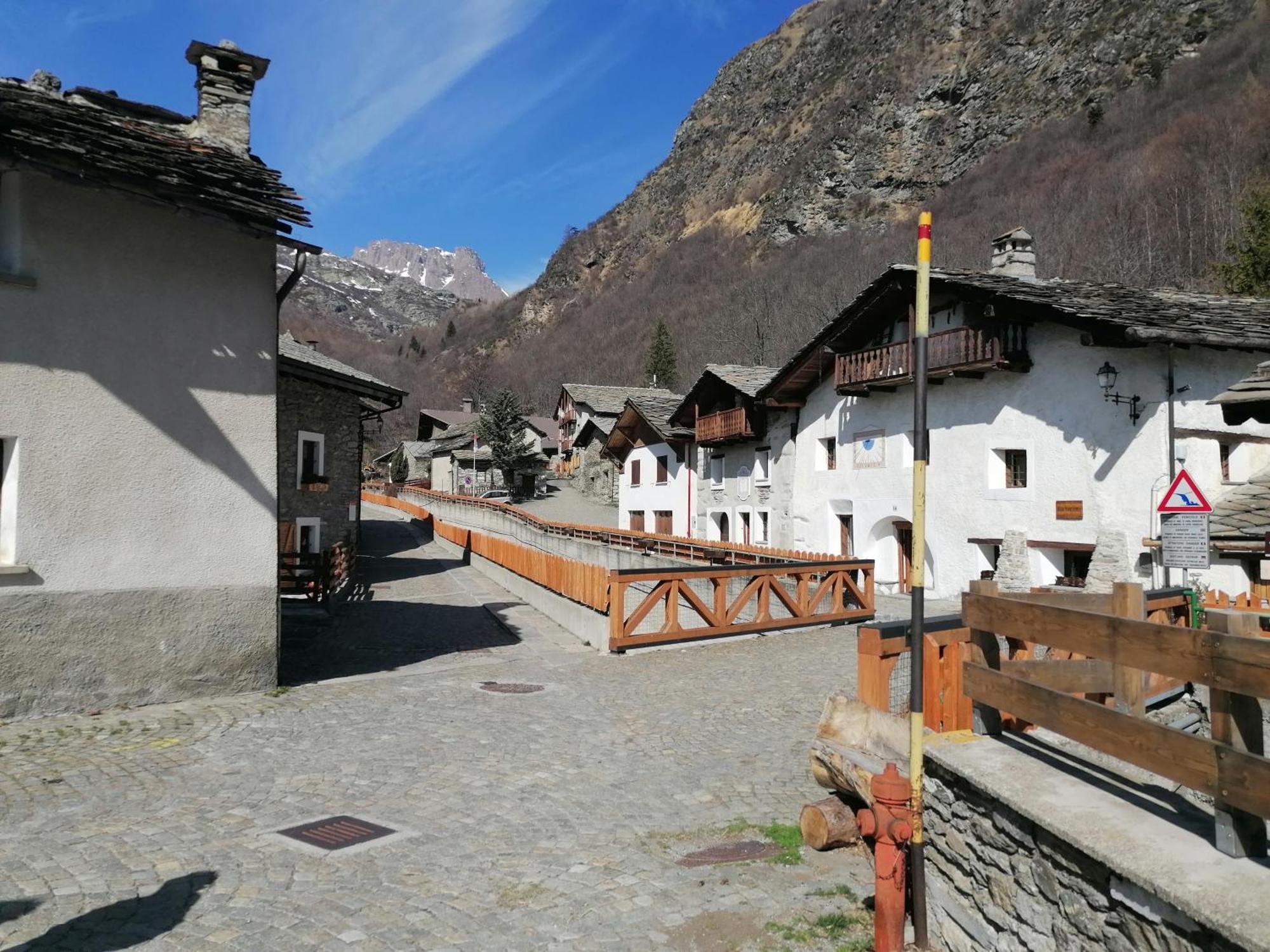 Ca Ad Me Pare Alloggio Con Terrazza Panoramica 몬체니시오 외부 사진